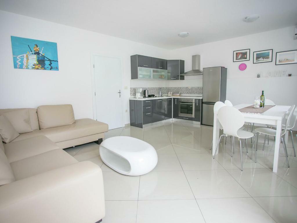 Sesar Apartments Krk - No. 3 Cvita Krk Town Eksteriør bilde
