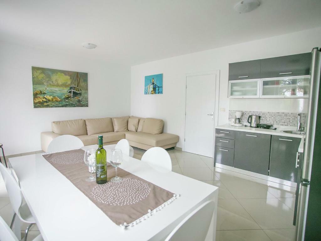 Sesar Apartments Krk - No. 3 Cvita Krk Town Eksteriør bilde